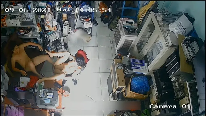 Vợ chồng yêu phang nhau trong của cò máy tính