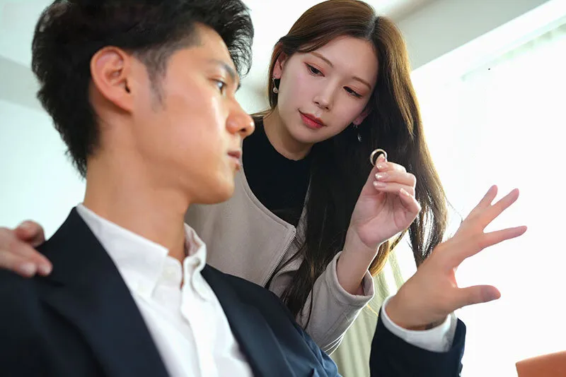 Cô vợ đi đi chơi, ông xã ở nhà bị nhỏ em cô vợ gạ xxx không trượt phát nào